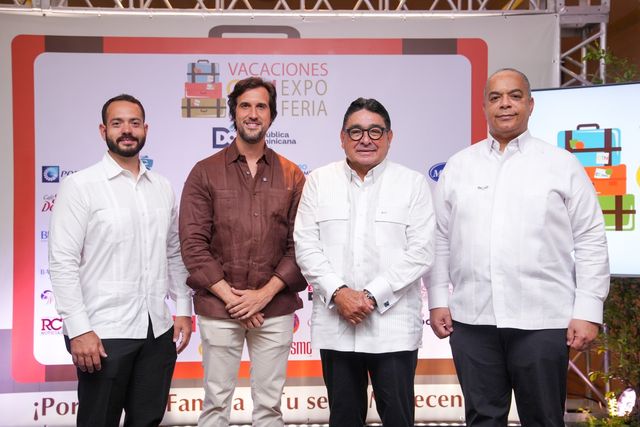 Gary de Arriba, William Ramos, Miguel Calzada y Opinio Antonio Díaz en la inauguración de Vacaciones CTN Expo Feria 2026
