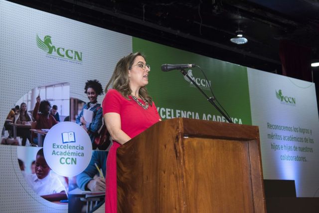 Centro Cuesta Nacional reconoce el esfuerzo de hijos de sus colaboradores