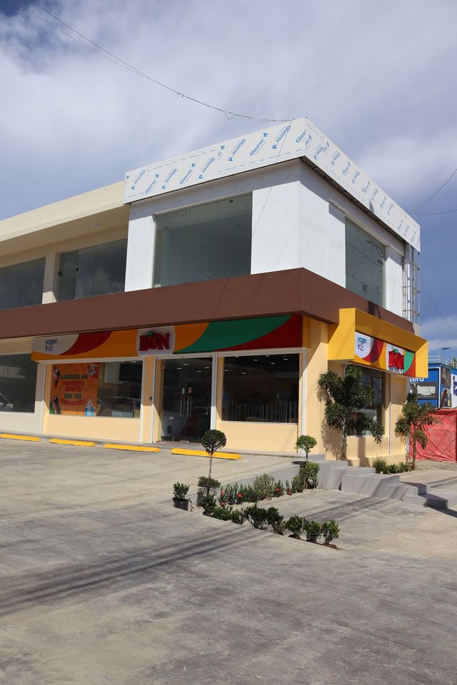 Fachada de la franquicia número 400 de Helados Bon en Plaza Loscar 2, San Luis