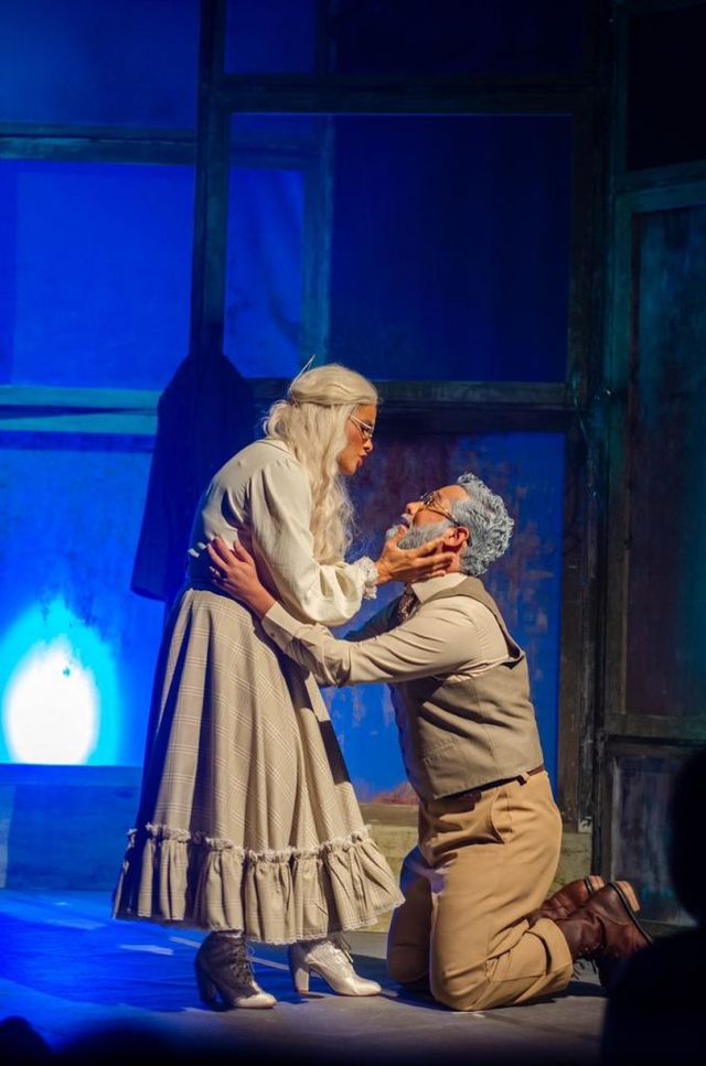 “Las Sillas”, una excelente puesta en escena con actuaciones de primera