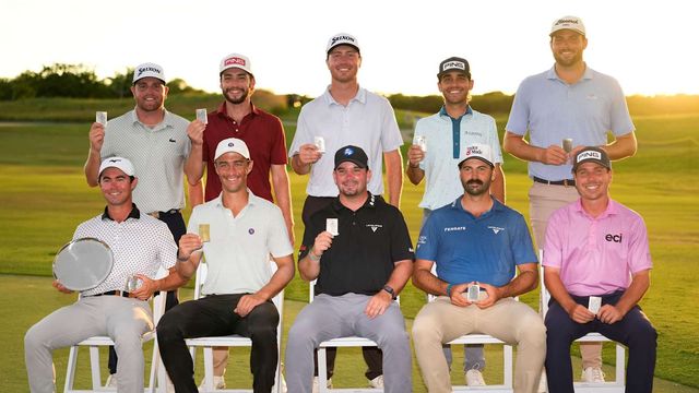 Los diez jugadores que ganaron su tarjeta del Korn Ferry Tour posan en PGA Ocean's 4, Playa Nueva Romana