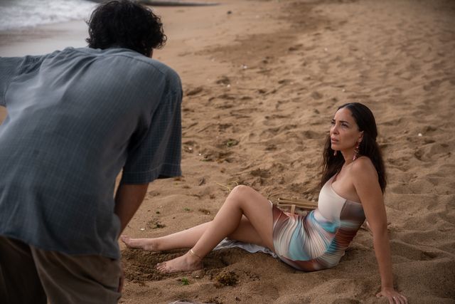 Escena de «Qué más puedes hacerme» en la playa