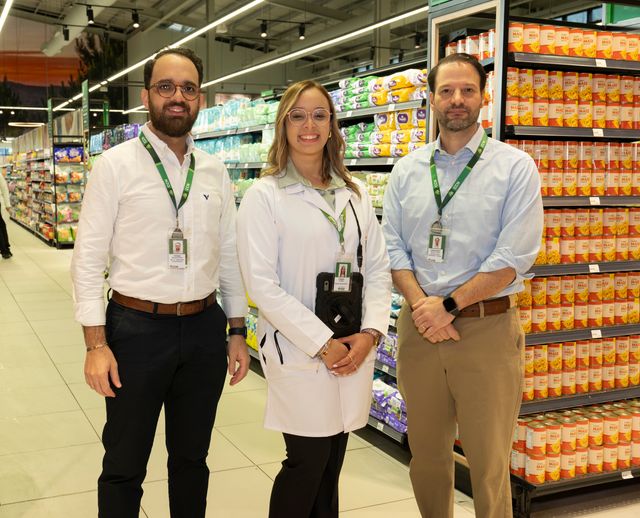 Pierluigi Belardinelli, Francina Gil y Carlos Ramírez en Supermercados Nacional Jarabacoa