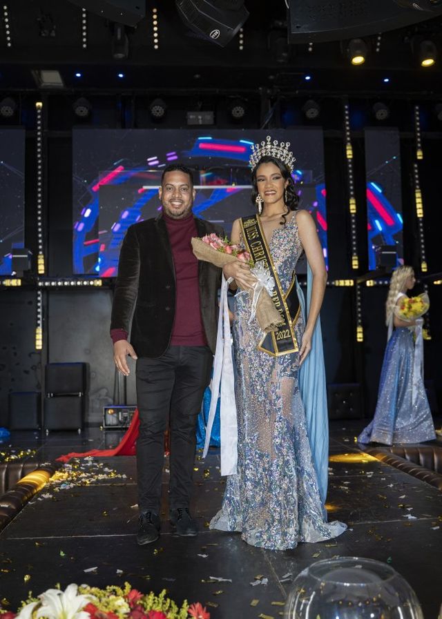 Marie Marine logra corona Miss Christmas RD 2022