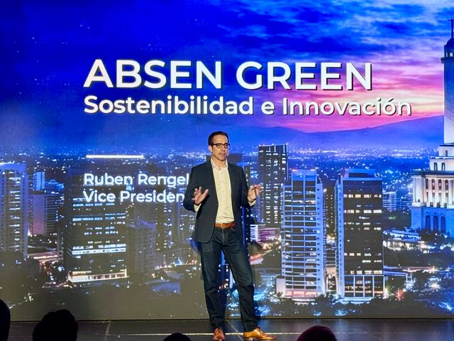Rubén Rengel, de Absen, durante su exposición sobre sostenibilidad