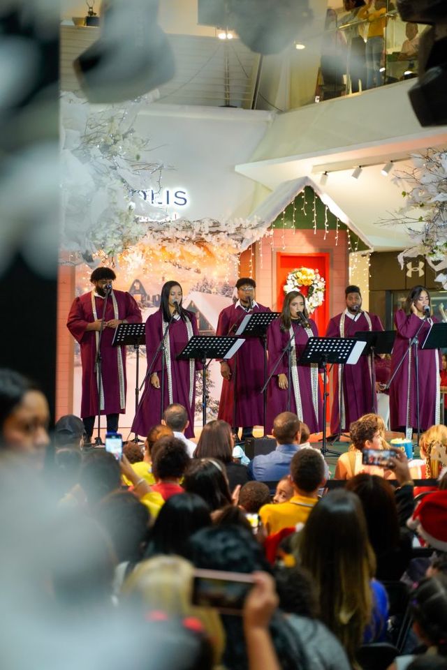 Acrópolis Business Mall se envuelve en la magia de una Blanca navidad