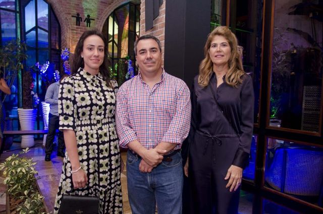 Paola Checo, José Alberto Torres y Chabela León
