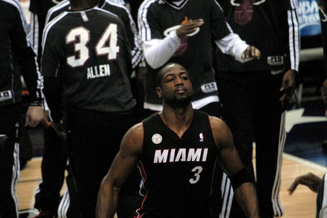 Dwyane Wade con el uniforme del Miami Heat durante un partido en diciembre de 2012
