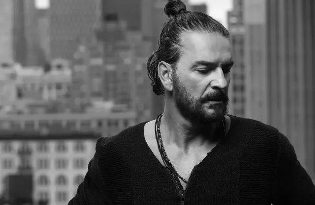 Ricardo Arjona anuncia gira “Blanco y Negro: Volver 2023”