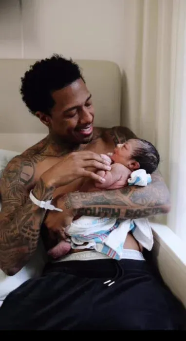 Nick Cannon anunció la llegada de su duodécimo hijo