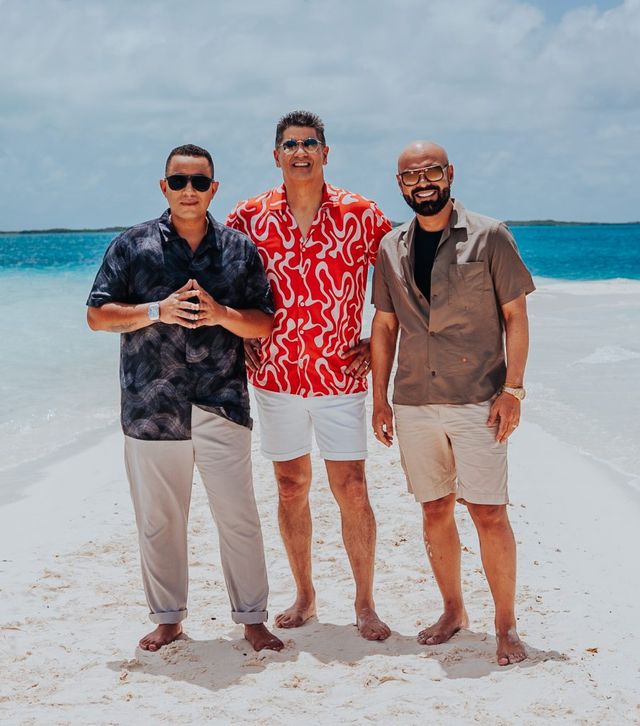 Los ídolos latinos Eddy Herrera, Felipe Peláez y Omar Enrique presentan el sencillo “A beber”