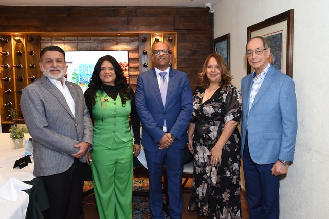 Iván García, Sarah Hernández, Frank Segura, Solangel Velázquez y Luis Felipe Aquino en el anuncio de RD Exquisita 2027