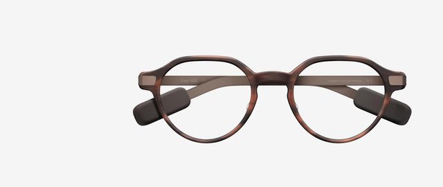 Lentes inteligentes Even G2 Brown 2 de montura redonda en tono carey sobre fondo gris