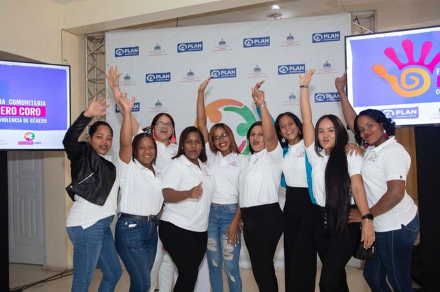 Más de 100 beneficiarias graduadas de cursos técnicos a través del proyecto “Transformando futuros” en la Región Sur