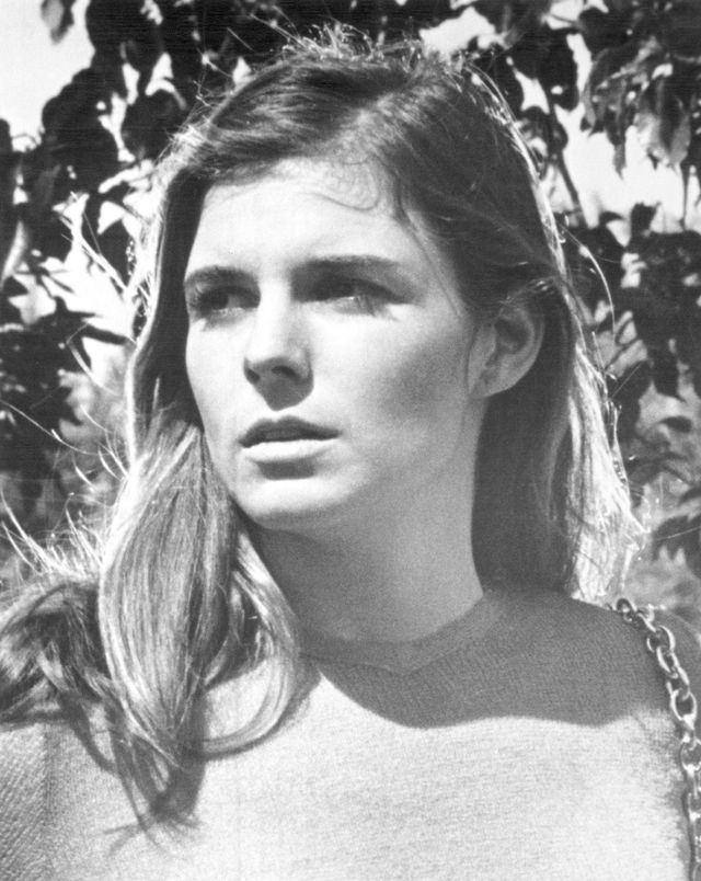 Susan Saint James en una foto promocional de la serie «The Name of the Game», en 1971