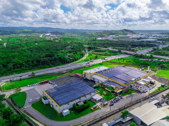 Vista aérea de la planta de producción de Cortés Hermanos en la autopista Duarte