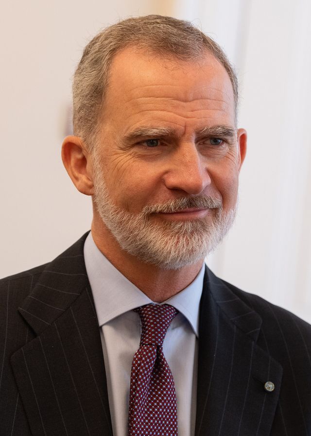 El rey Felipe VI de España, con traje oscuro y corbata granate, durante su visita a Letonia en junio de 2024
