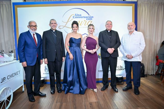 Persio Maldonado, monseñor Carlos Tomás Morel, Laura Jáquez Caminero, Ivanna Gavrilovic, monseñor Amable Durán Tineo y Enzo Bonarelli