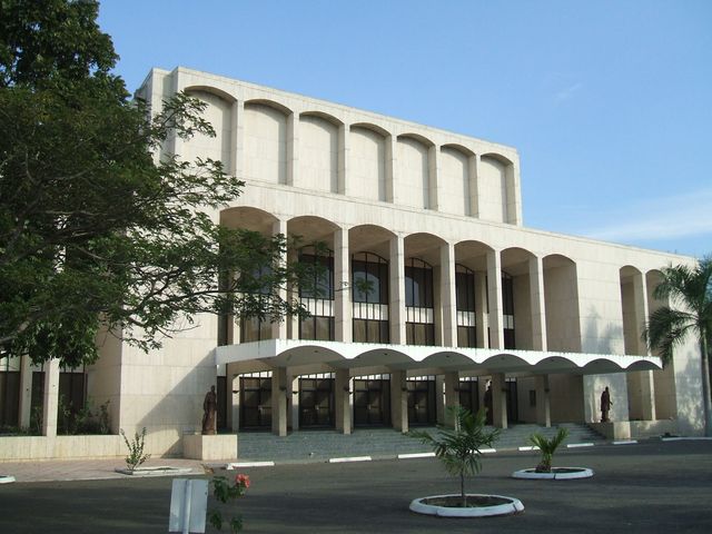 Fachada del Gran Teatro del Cibao en Santiago de los Caballeros