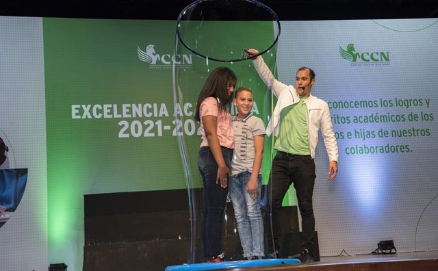 Centro Cuesta Nacional reconoce el esfuerzo de hijos de sus colaboradores
