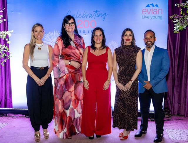Marianne Eckhardt, Ana Teresa Rodríguez, Susana Zatarain, Majorie Mariñez y Melvin Cruz en la celebración de evian
