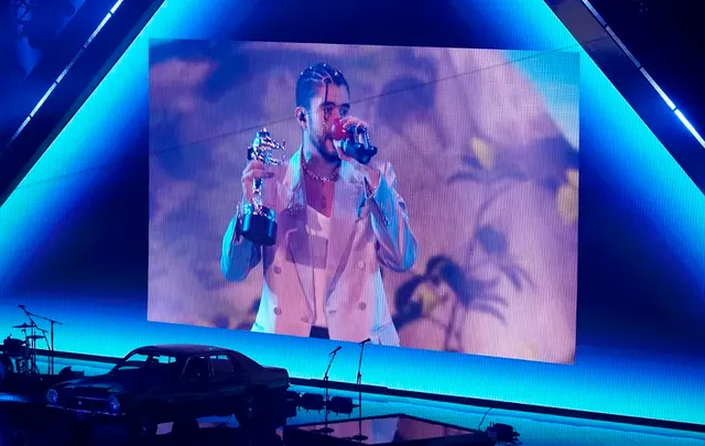Bad Bunny, Karol G y Farruko brillaron en los Billboard