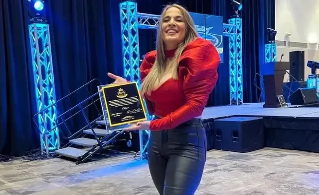 Henya es la “Mejor Artista Pop” y lanza canción