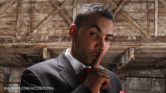 Don Omar durante una entrevista para el programa Acceso Total