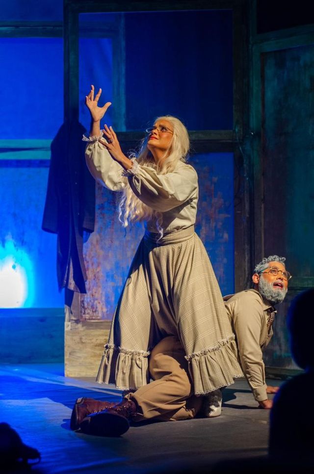 “Las Sillas”, una excelente puesta en escena con actuaciones de primera