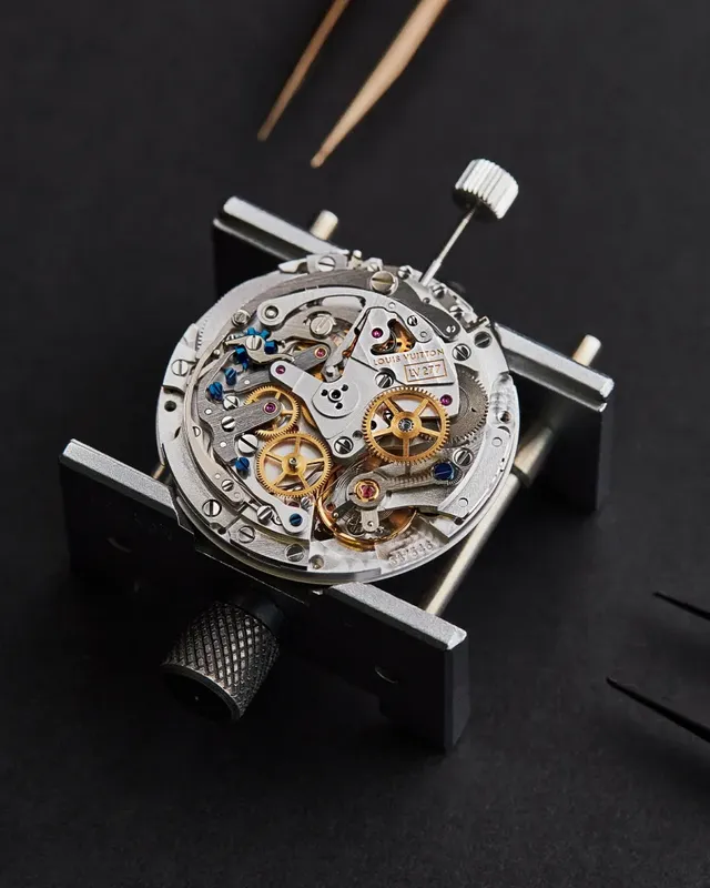 Así celebra Louis Vuitton los 20 años de su primer reloj