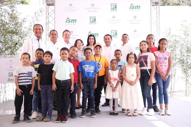 Primera dama, MICM e Industrias San Miguel remozan Parque Central de Sabaneta