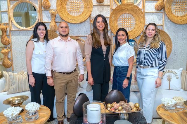 María de Lourdes Herrera, Jhonel Paulino, Paola Collado, Fayse Rizek y Karla Agramonte en la presentación de Casa Cuesta