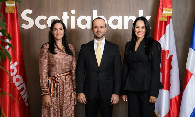 Zaira Veras, Diego García y Zoila Abreu en el encuentro de ConstruMedia y Scotiabank
