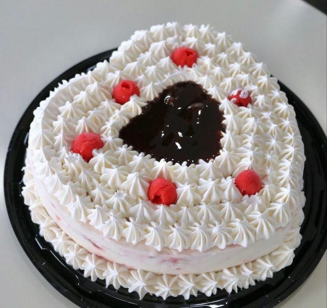 Helados Valentino invitan a sorprender a tu persona especial con sus tartas de Corazón