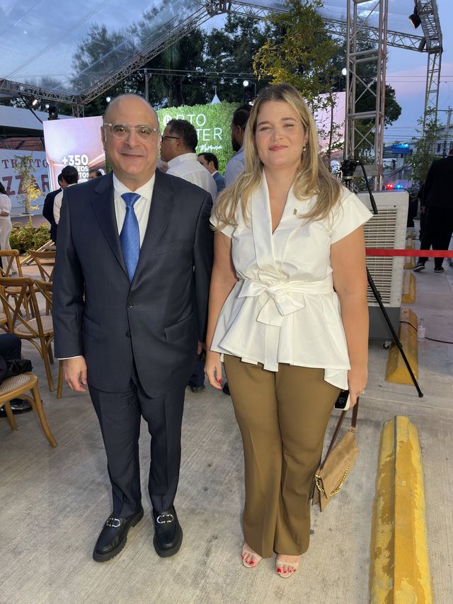 Samir Rizek y Elianne Vilchez en la inauguración de Porto Town Center