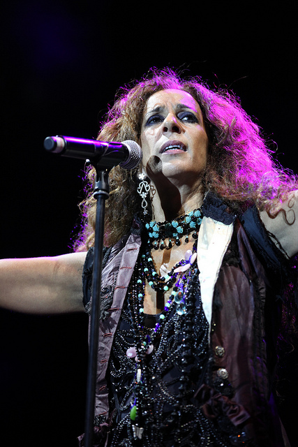 Rosario Flores canta durante un concierto en Fuenlabrada, España