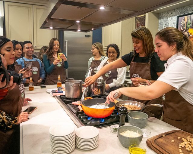 Salchichas Emilio’s realiza experiencia con su línea parrillera en el lanzamiento de su nueva imagen y extensión de sabores