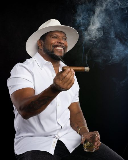 Luis Polonia presenta nueva línea de cigarros