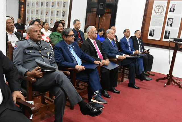 Reconocen labor de Referencia Laboratorio Clínico