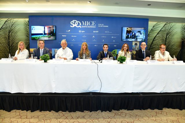Mesa principal del anuncio de SDQ MICE 2026